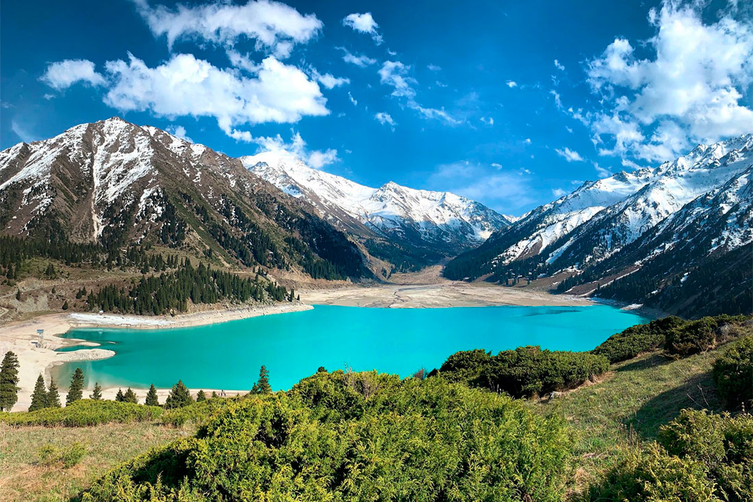 Большое Алматинское озеро. Взято из свободного доступа