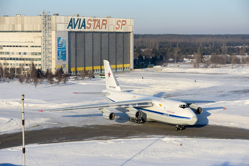 Ан самолет ульяновск. АН 124 Авиастар. Авиастар-СП Ульяновск АН 124-100. АН 124 Ульяновск.