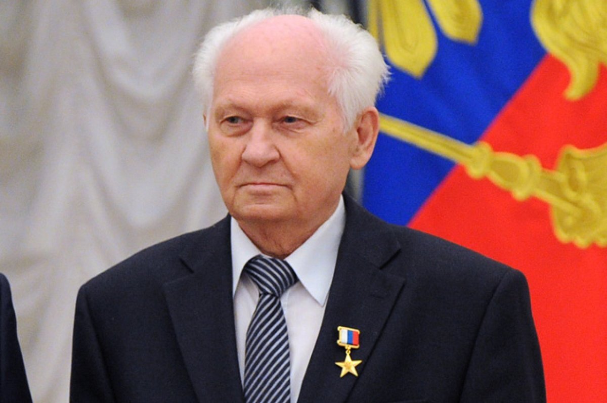    Павел Камнев.