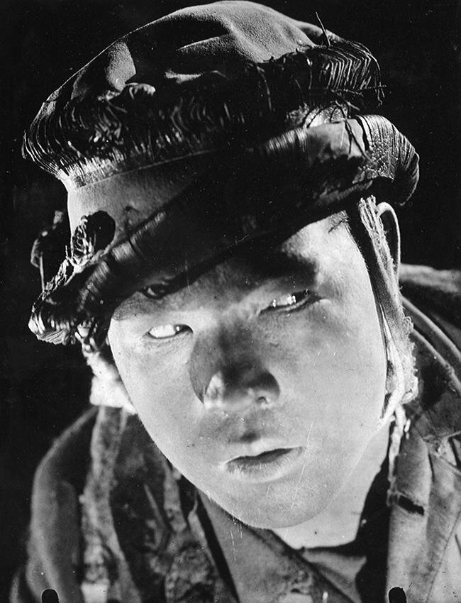 это беспризорник Мустафа из кинофильма "Путевка в жизнь", 