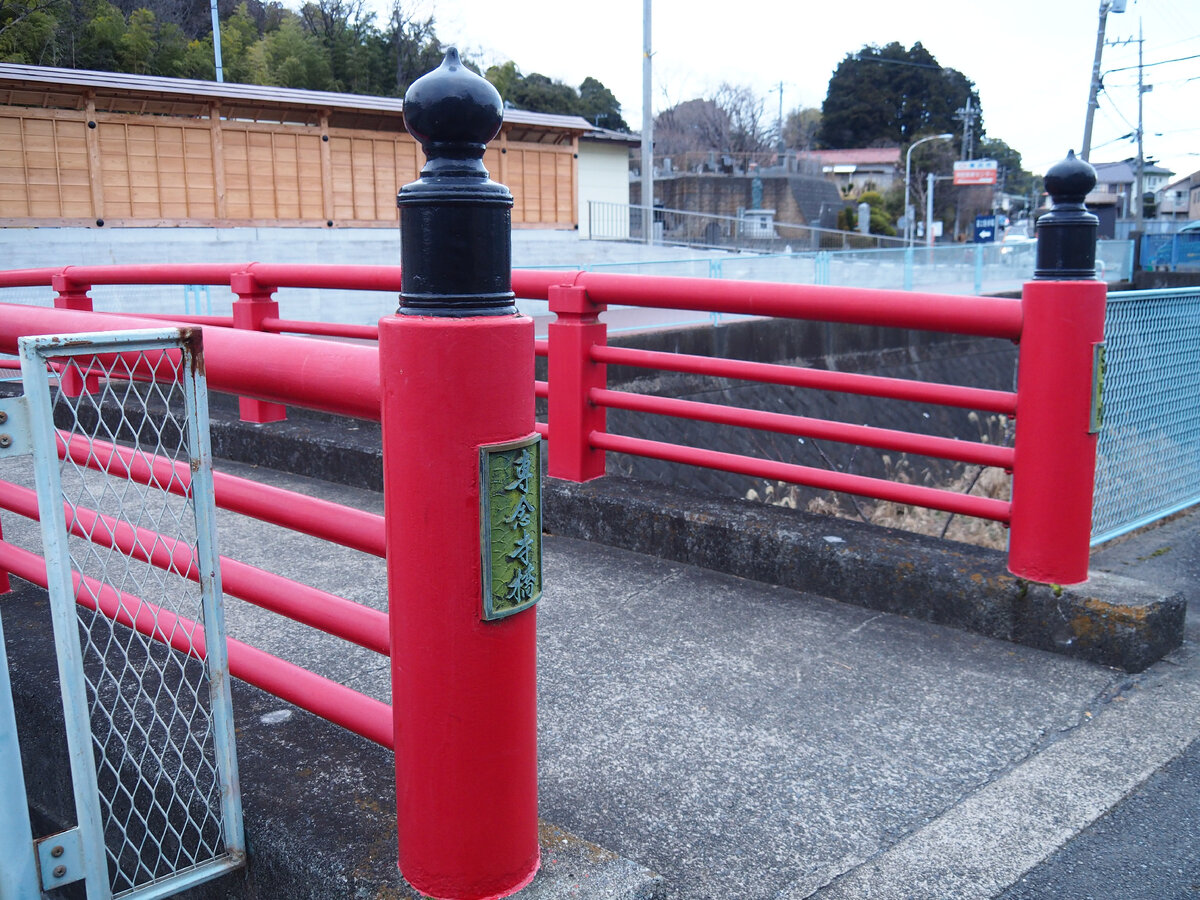 Ничего не предвещало. По пути мне попался вот такой храм, который уже был закрыт.