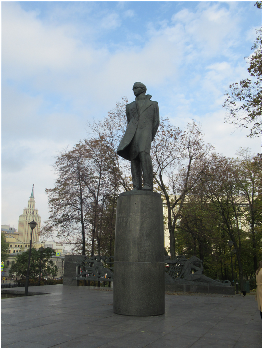 Фото автора. Памятник М Лермонтову.