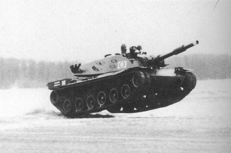 Американский прототип MBT-70 на скоростных испытаниях на Абердинском испытательном полигоне. / Источник https://clck.ru/ashhF