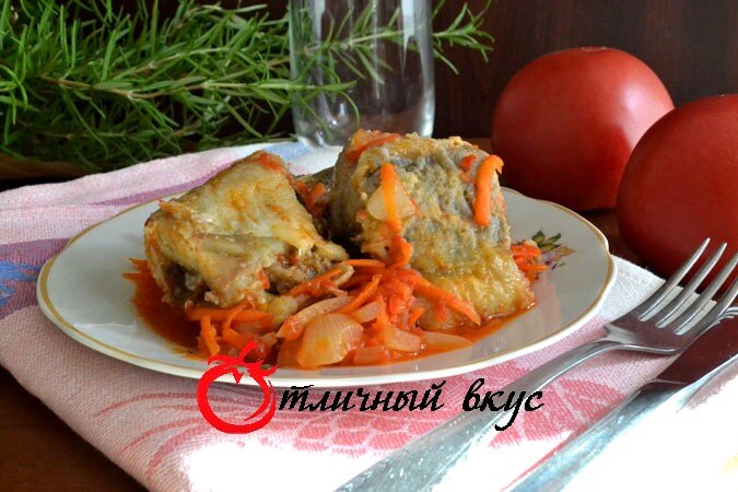 Минтай с овощами на зиму рецепты. Минтай тушеный с морковью и луком.