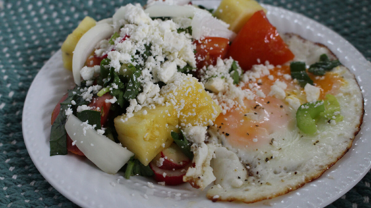 Глазунья с ананасом