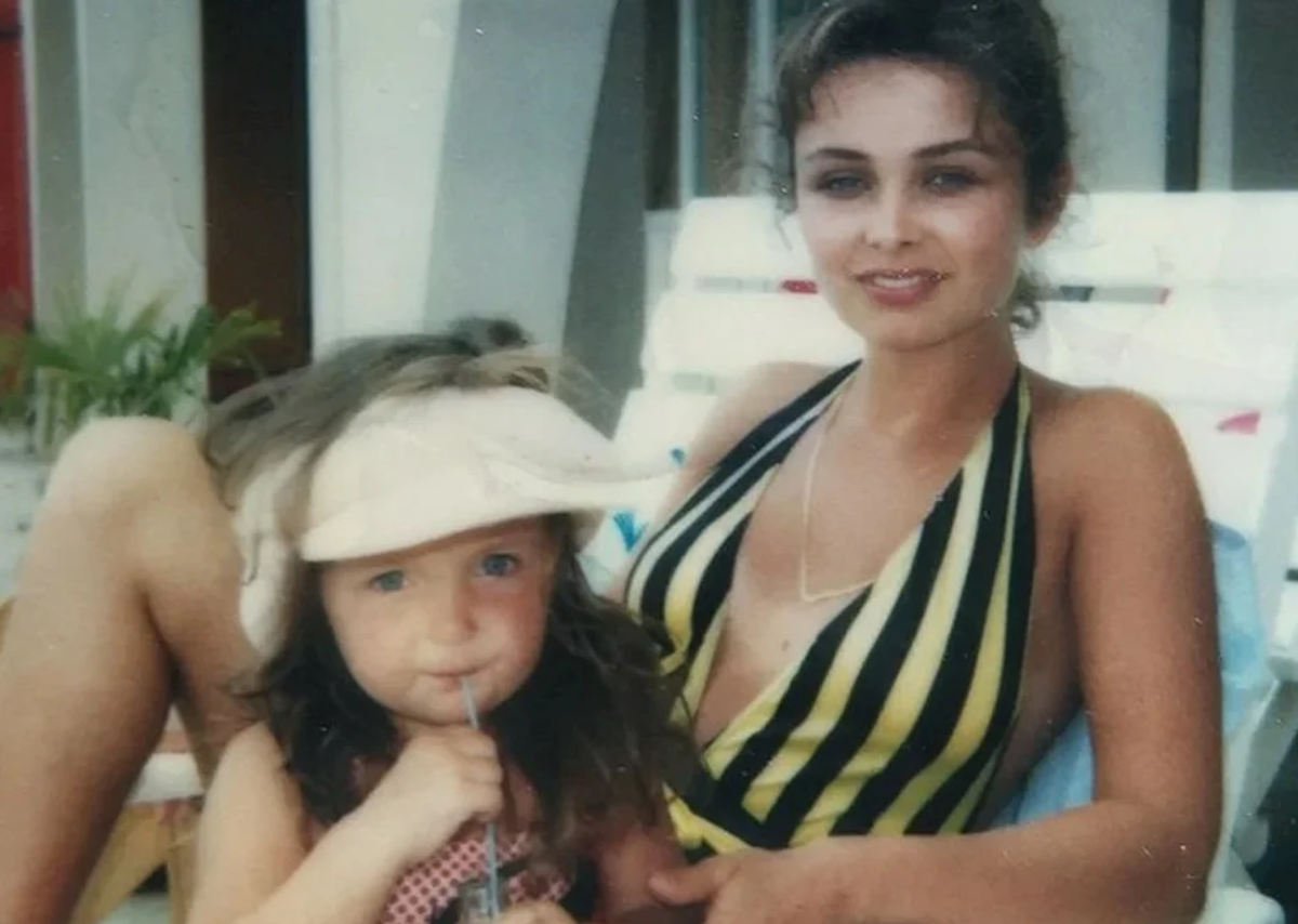 Жена дмитрия маликова после пластики. Елена Маликова в молодости. Дмитрий Маликов и Елена Изаксон. Елена Изаксон жена Дмитрия Маликова. Елена Изаксон в молодости