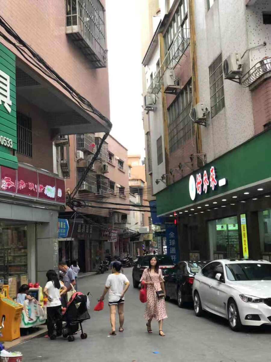 А вот здесь иностранцам регистрацию не дадут (даже, если сдадут жилье)