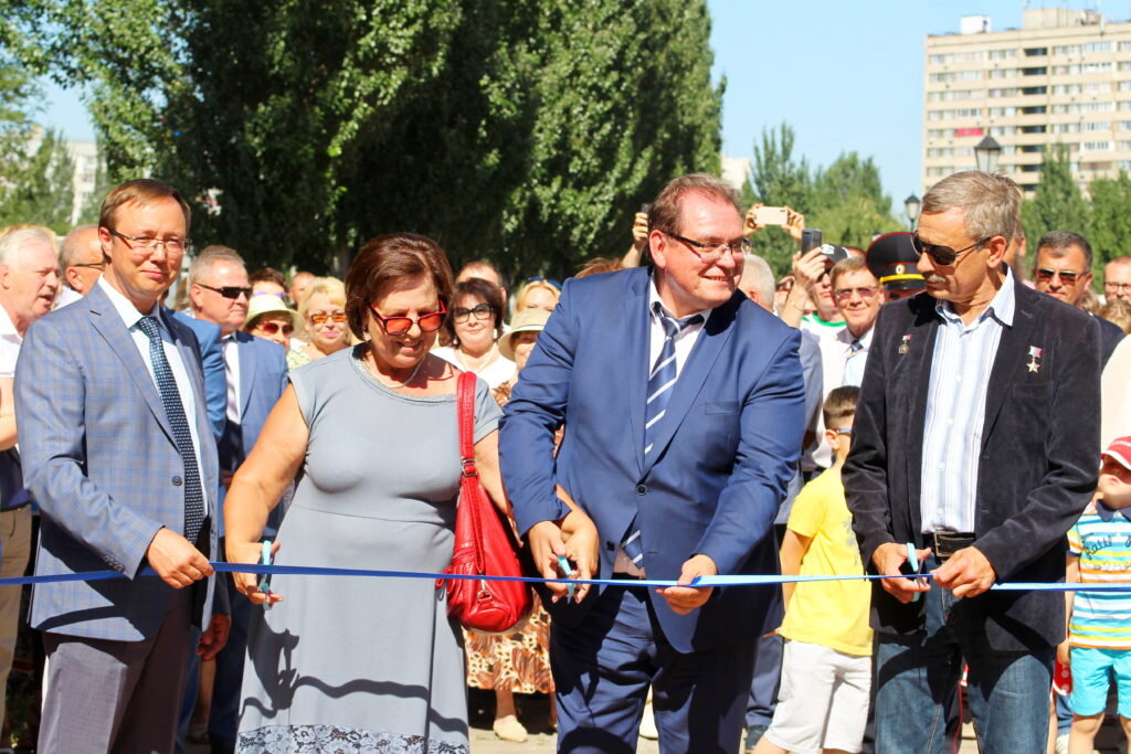 Торжественное открытие "Аллеи Звезд", листайте, увидите что открыли так торжественно, фото с сайта ТЛТ новости