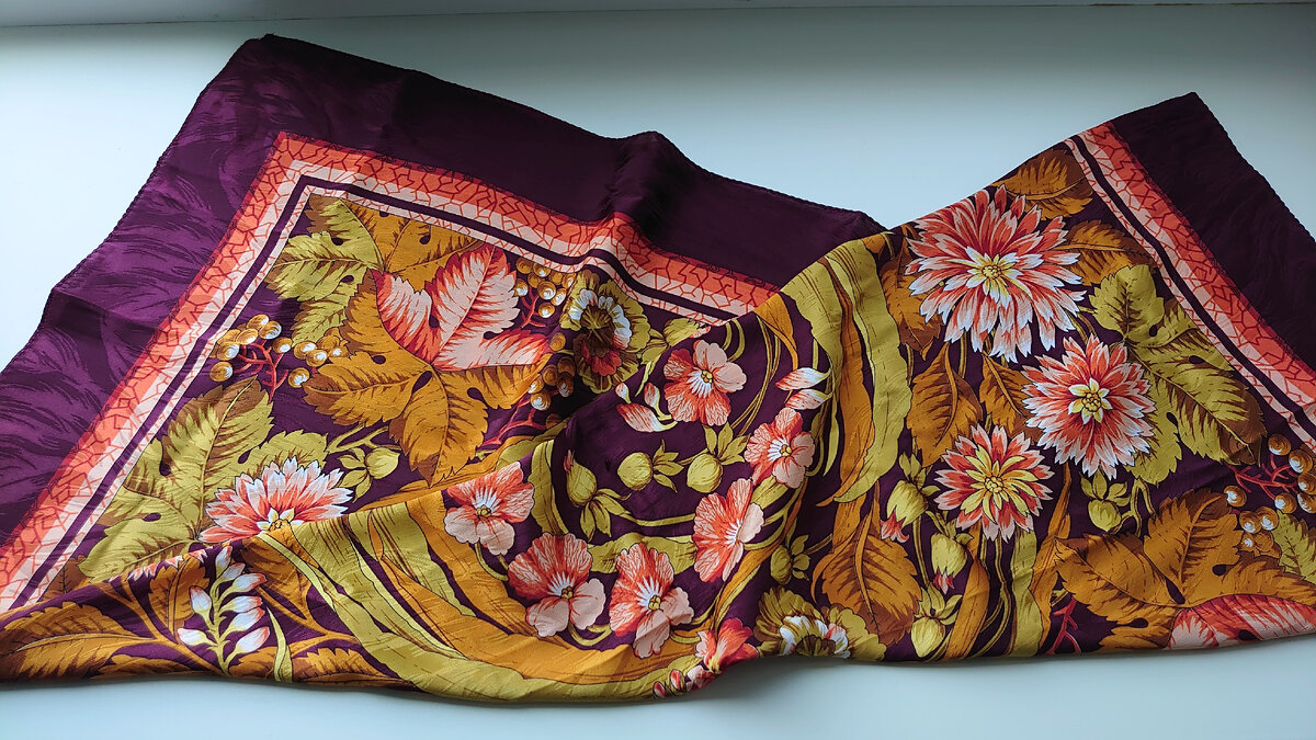 Шелковый павловопосадский платок "Полнолуние"