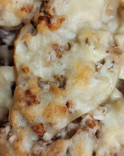 Груша, фаршированная курицей и сыром