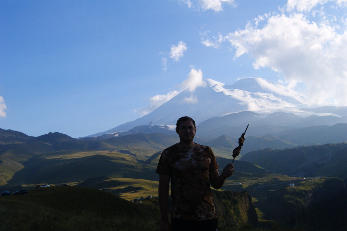 ужин с видом на Эльбрус  (Листайте галерею)