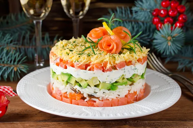 Салат из авокадо и семги 