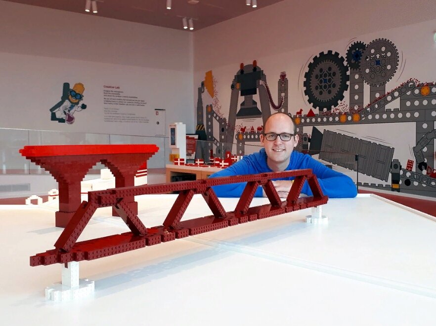 LEGO-скульптор Кен Цваненбург. Фото из открытых источников.