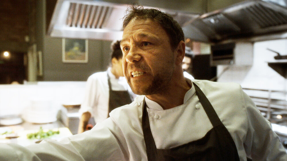 Кадр из фильма Boiling Point. Режиссер: Фил Барантини. Оператор: Matthew Lewis. Производство: Alpine Films, Ascendant Films, Bromantics, Burton Fox Films, Insight Media Fund, Matriarch Productions, Three Little Birds Pictures, Urban Way Productions, White Hot Productions 