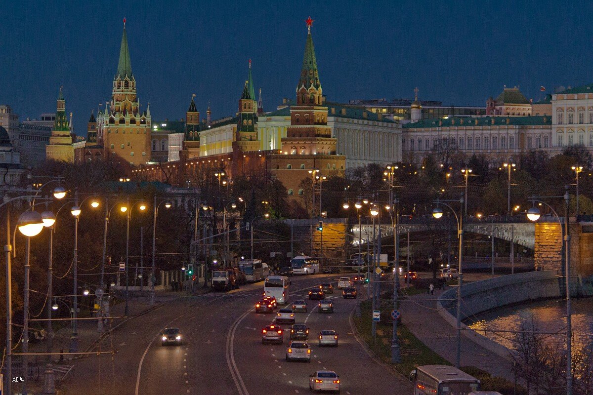 лето в столице. москва река 4. ночная москва. никольская набережная москва. ночной кремль москва.