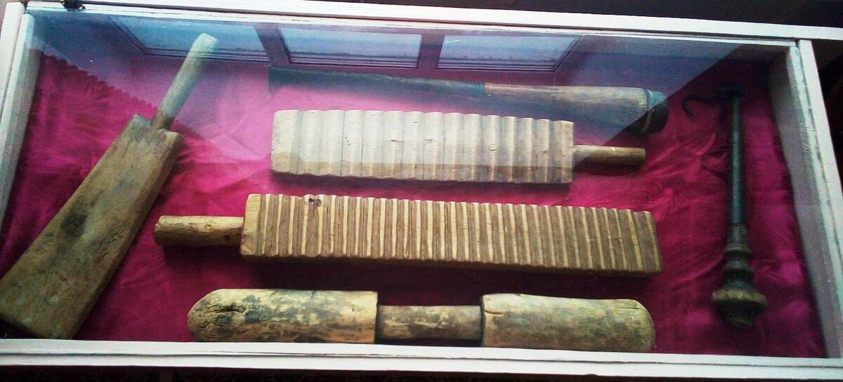 Предметы быта начала прошлого века. Фото автора.