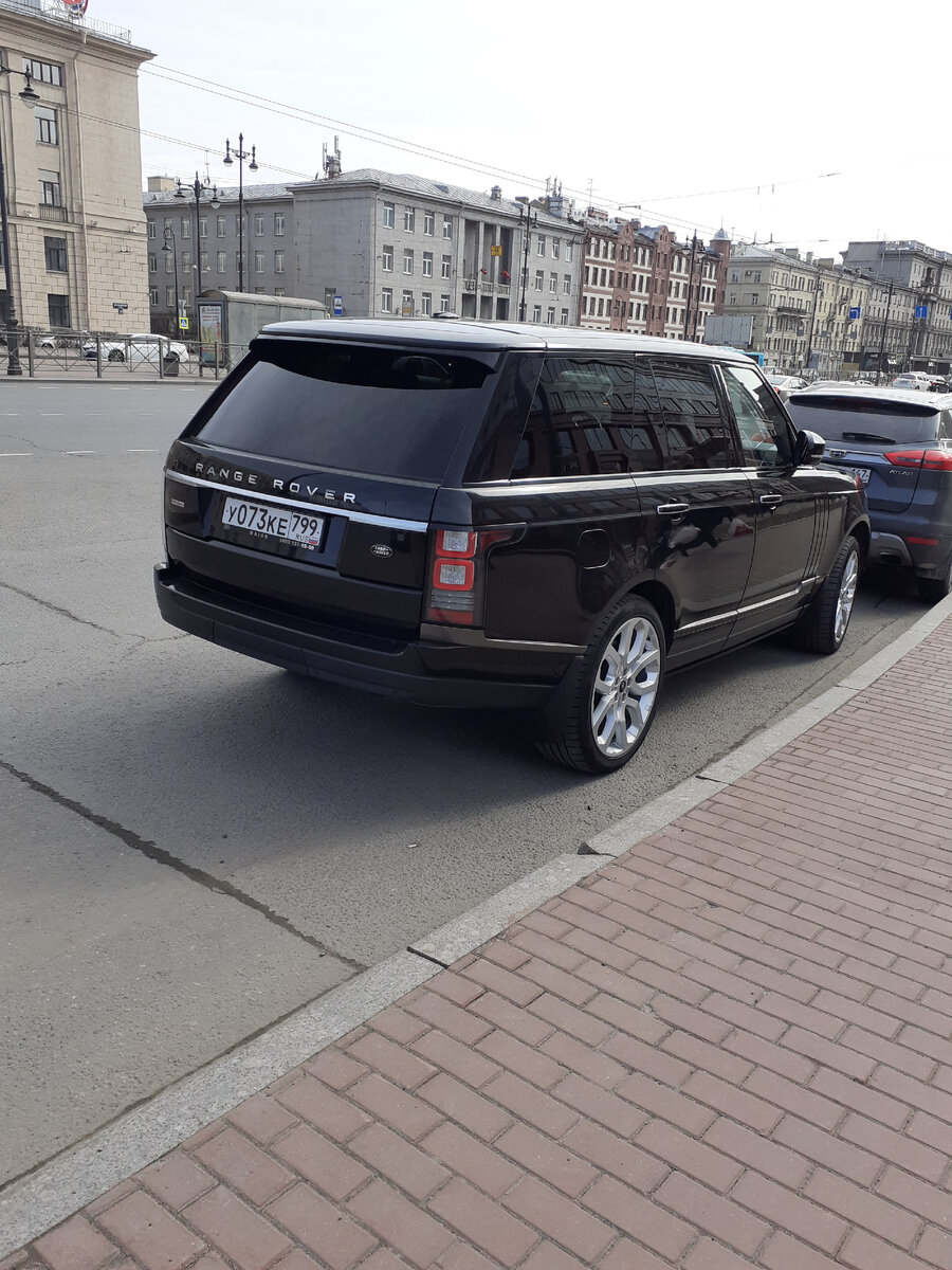 Московский проспект рядом с Океем у метро "Электросила".