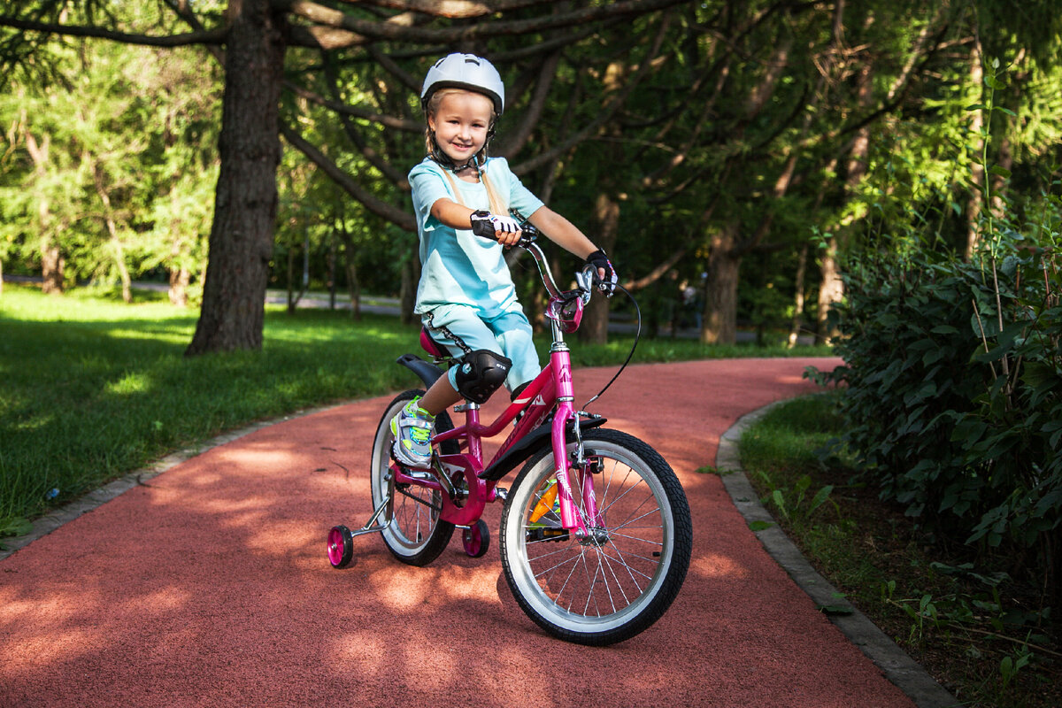 Детский велосипед - это очень важная ступень развития малыша, его ловкости, выносливости и координации.