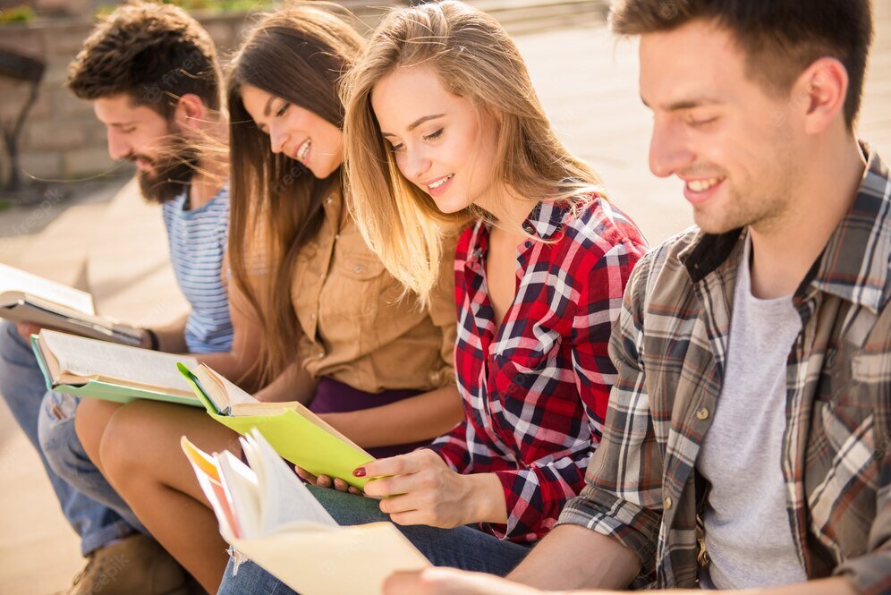 Люди кричат ура. Happy people school. Happy people school. Ликование. School photo people.