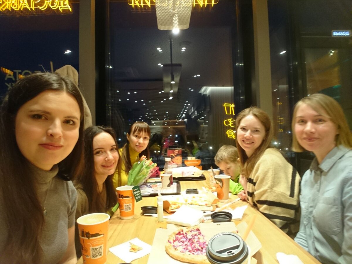 Уютная встреча в кафе