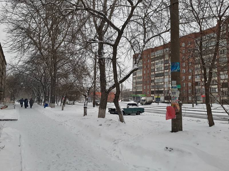 То ли второй месяц весны холодный, то ли звезды на небе легли неудачно, но первого апреля Челябинск  выглядит совсем по зимнему.