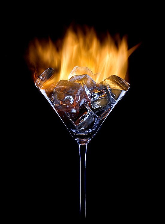 Ваша натальная Луна в Скорпионе. Тяжелое положение для такой теплой эмоциональный луны, она в заточении между Сциллой и Харибдой, это я про Марс с Плутоном. Именно Марс и Плутон управляют знаком Скорпион и загоняют нашу Луну в угол. Эмоциональная закрепощенность, либо эмоциональная развязность, вот две крайности этой луны. Либо скованность и полное отрешение, либо фонтан эмоций с проявлением физических действий. Положение Луны в Скорпионе называют Падением. Такая Луна просто не умеет проявлять те эмоции, которые уместны, в той или иной ситуации, все то у нее не впопад. Знаете, такие люди, как магнит притягивают к себе всю грязь и негатив этого мира, они как сортировочная яма, куда все сбрасывают, при этом негатива гораздо больше. Что может быть хорошего, да при такой-то Луне – эти люди по-настоящему умеют разбираться в эмоциях других людей, они видят все насквозь, от них нельзя ничего скрыть, так как они в два счета раскроют все ваши замыслы, да еще и причины распишут. Это хорошие психологи, если научаться контролировать себя и смогут возвысится над своим Я, но они податливы стрессам, так как слишком хорошо видят все уродства этого мира. Что поможет им избавиться от негатива и ключевое слово «Очиститься». Нужно найти свой ритуал очищения, все водные знаки любят воду – но скорпион при всей его таинственности и, казалось бы, холодности, любит горячую воду – чтобы почти кипяток, так как Марс планета жаркая, а Плутон все возводит в высшую степень, как бы на грани допустимого. Поэтому принятие горячей ванны, поход в баню – все это помогает скорпионам в очищении, возможно, если это уместно, то медитации. Рекомендовано, иногда, выпить, при этом скорпионам непозволительно покупать дешевый алкоголь, или смешанные напитки, только высокого качества, чтобы пригубить и убрать до следующего раза – чтобы напиток был Дорогой и помогал в стрессовых ситуациях, и просто попусту его было жалко тратить.