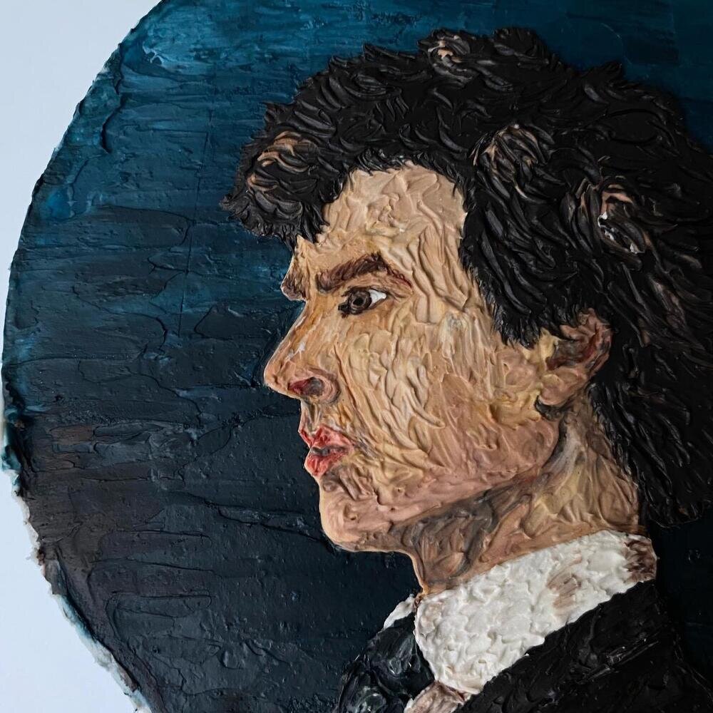 На данном торте изображён актёр Бенедикт Камбербэтч, по вашему желанию можно изобразить другого персонажа или же актера.