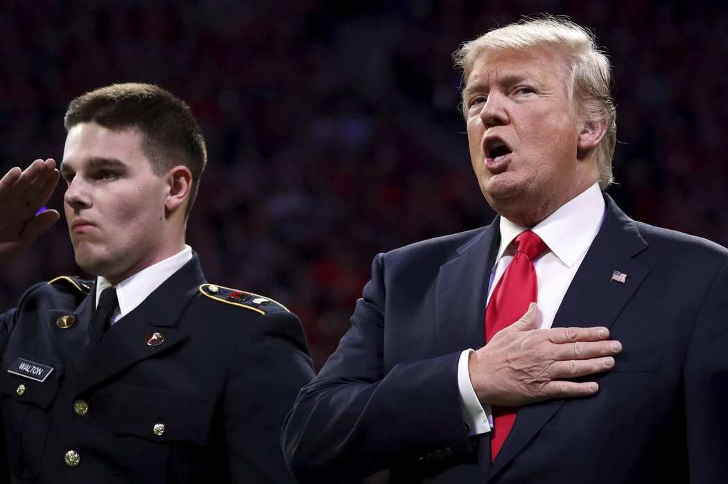 Исполнение гимна США Трампом