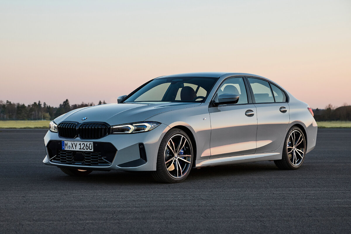 Модернизированные фары и решетка радиатора придают автомобилю сильный визуальный эффект. 