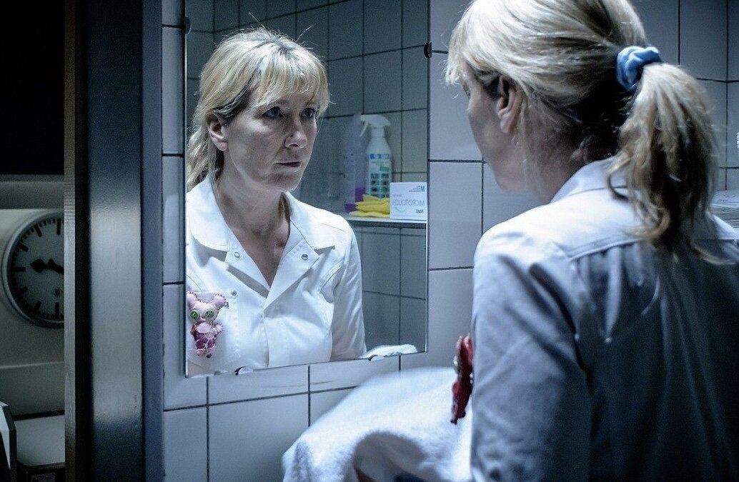 Люсия 2. Люсия эфстатиу рост. Туалетная вода lucia [люсия] 36004. Лючия devil may cry. Орифлейм люсия туалетная вода голубая.