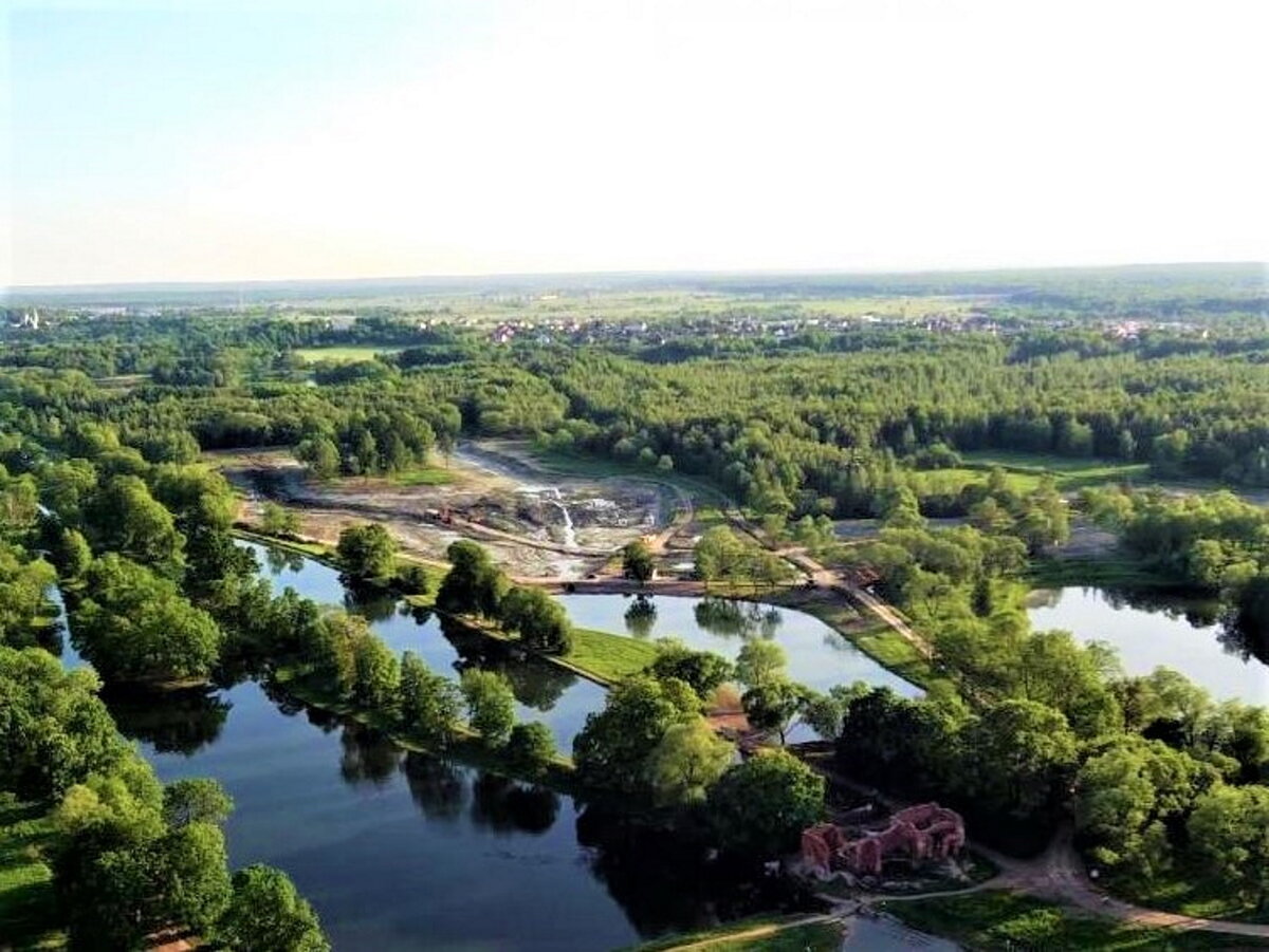 Панорамный вид на источники воды