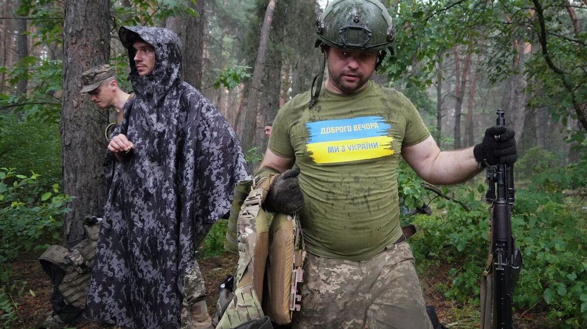    Украинские военнослужащие в Харьковской области© AP Photo / Andrii Marienko