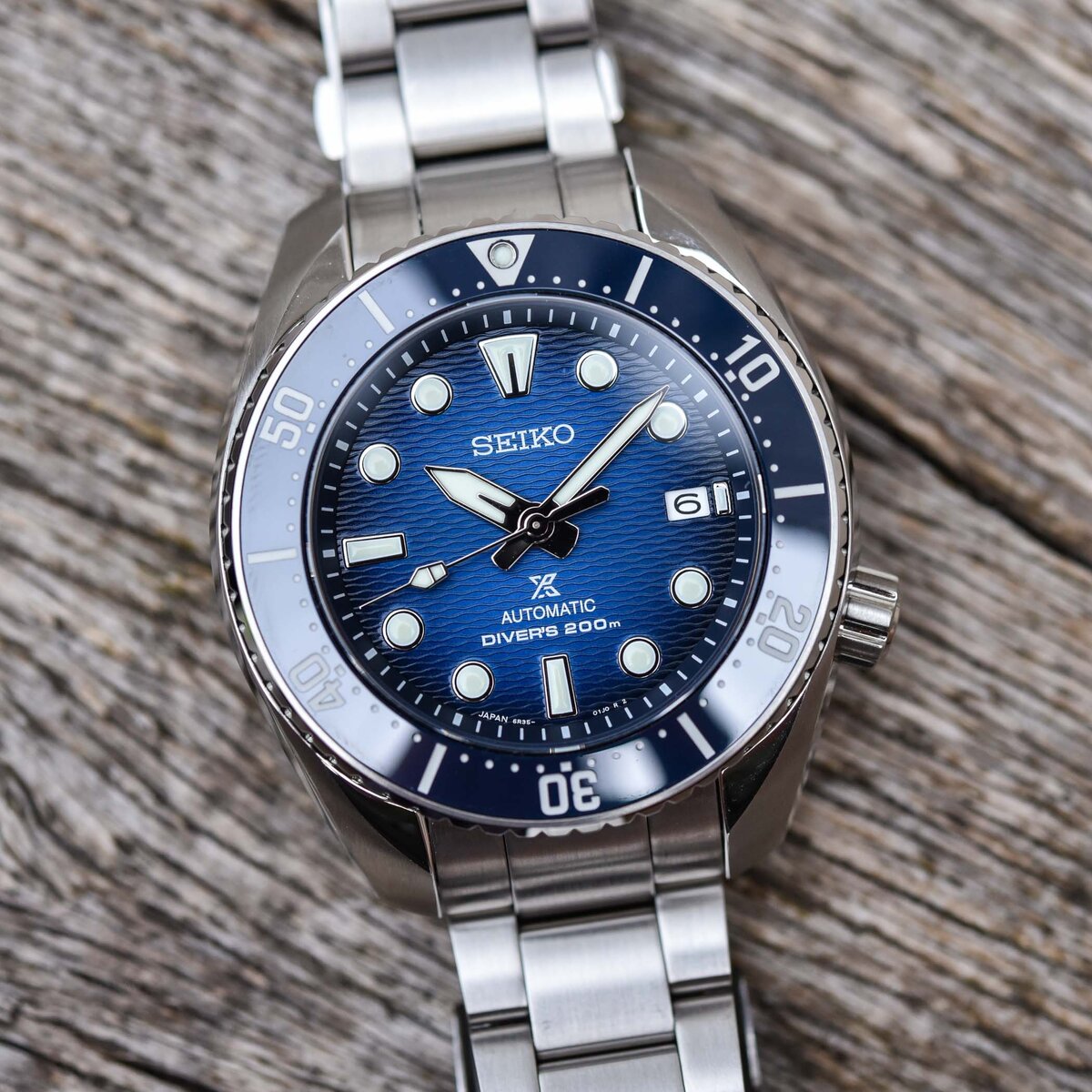 monochrome-watches.com