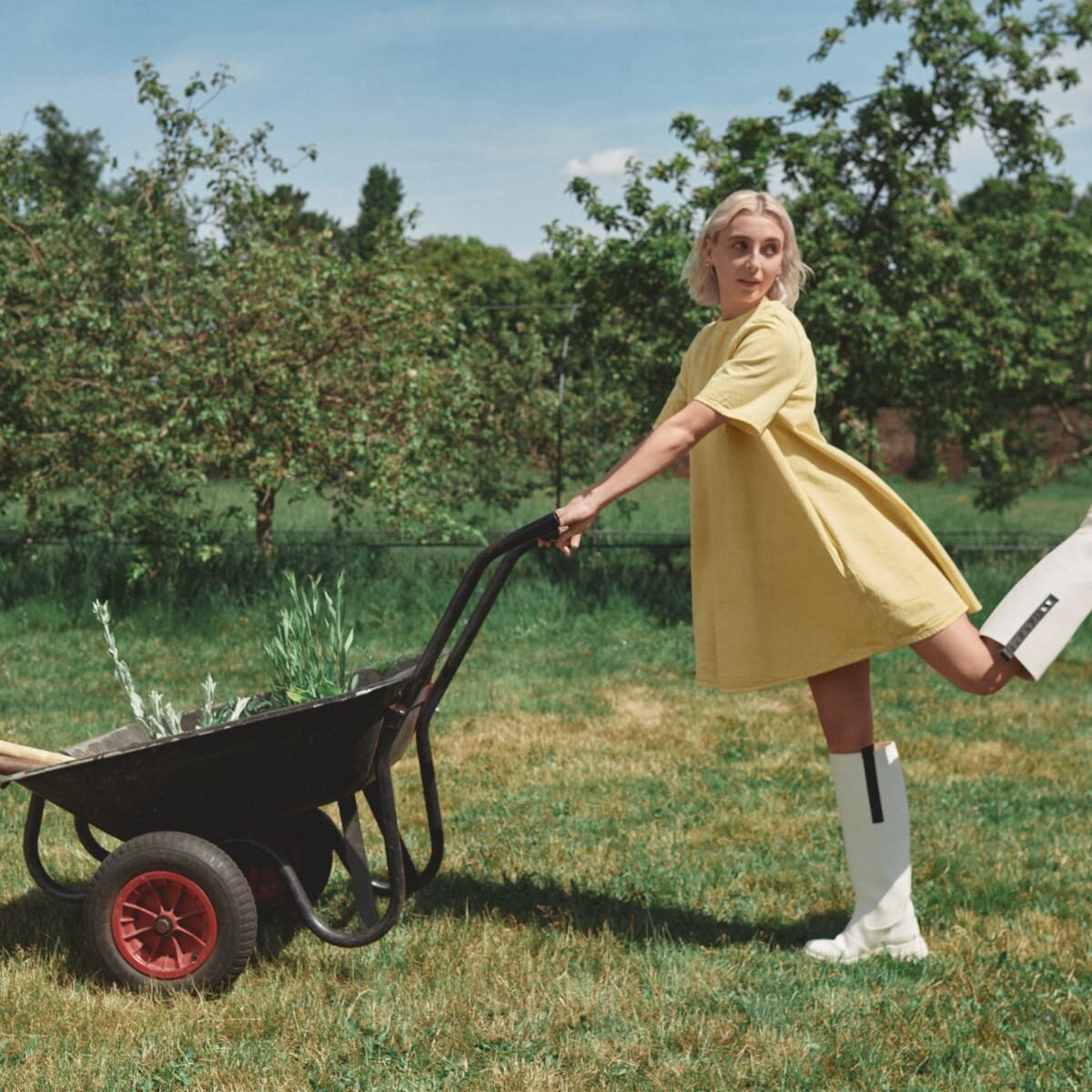 Эмма Чемберлен в новой кампании Ganni x Levi’s 