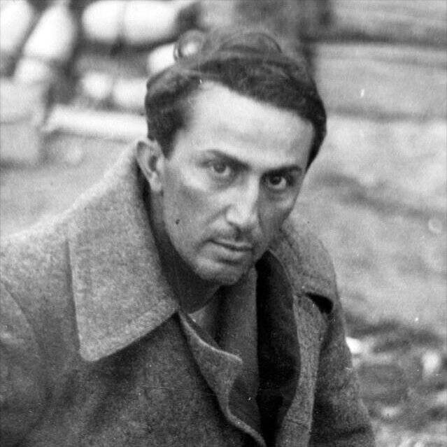 Гитлер попытался обменять первого сына Сталина Якова Джугашвили на пленного немецкого фельдмаршала, но советский диктатор отказался.