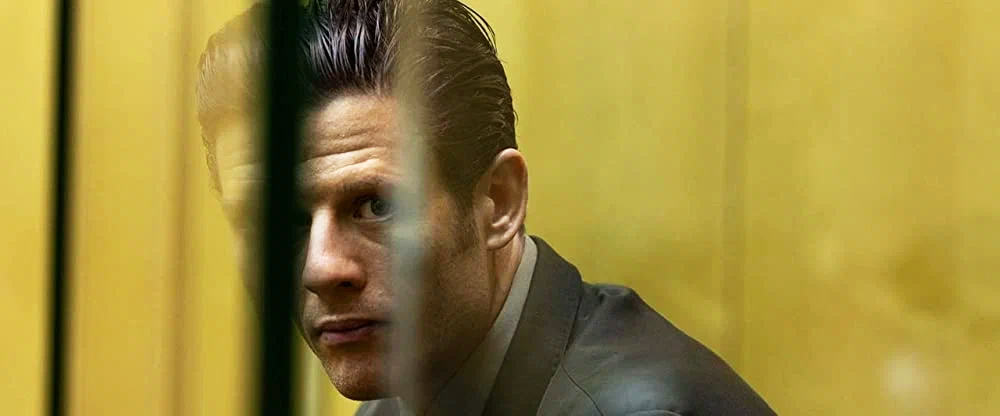 Кадр из фильма Rogue Agent. Режиссер: Адам Паттерсон. Оператор: Ларри Смит. Производство: Anhinga Media, Development Partnership, The, Great Point Media, Night Train Media, Rabbit Track Pictures, Split Prism Media