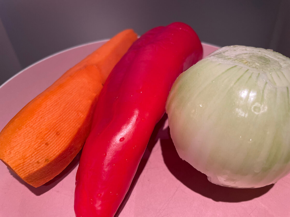 Лук, морковь, красный сладкий перец