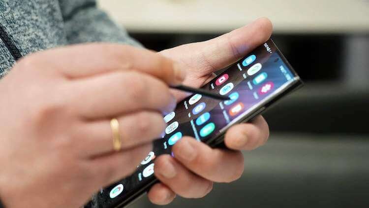    Samsung на этой неделе обновила телефоны семилетней давности.