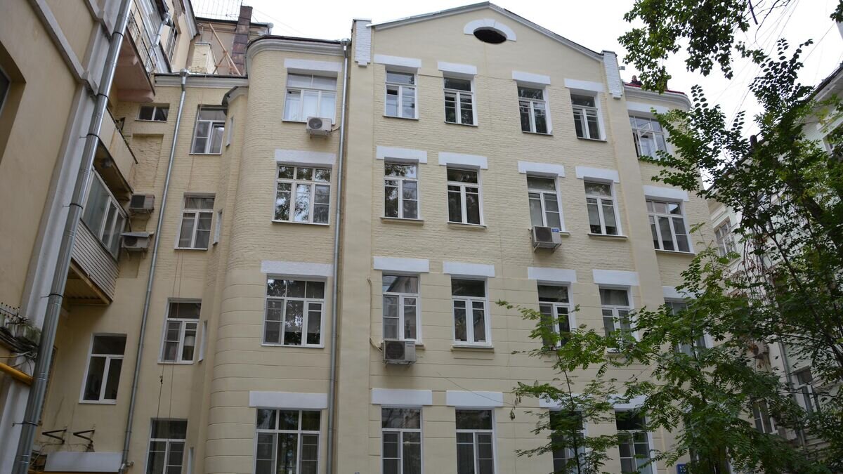    Старинный жилой дом на Чистопрудном бульваре в Басманном районе Москвы© Фото : Фонд капремонта Москвы