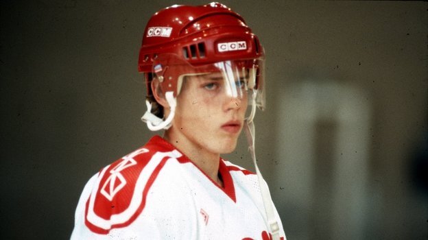    Павел Буре в сборной СССР в начале 90-х.Александр Федоров