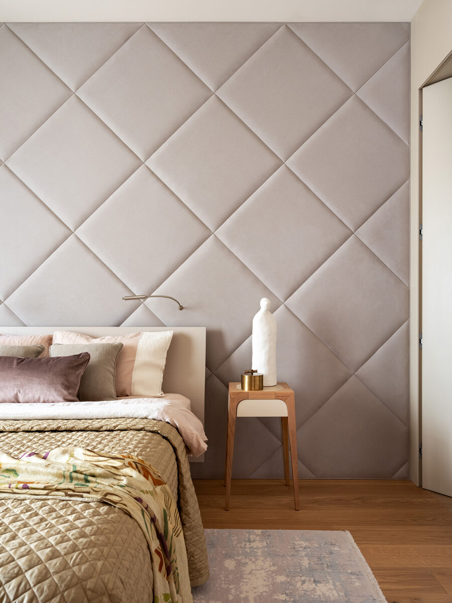 Современный шик и элегантность. Естественные цвета и оригинальный дизайн в квартире нестандартной планировки