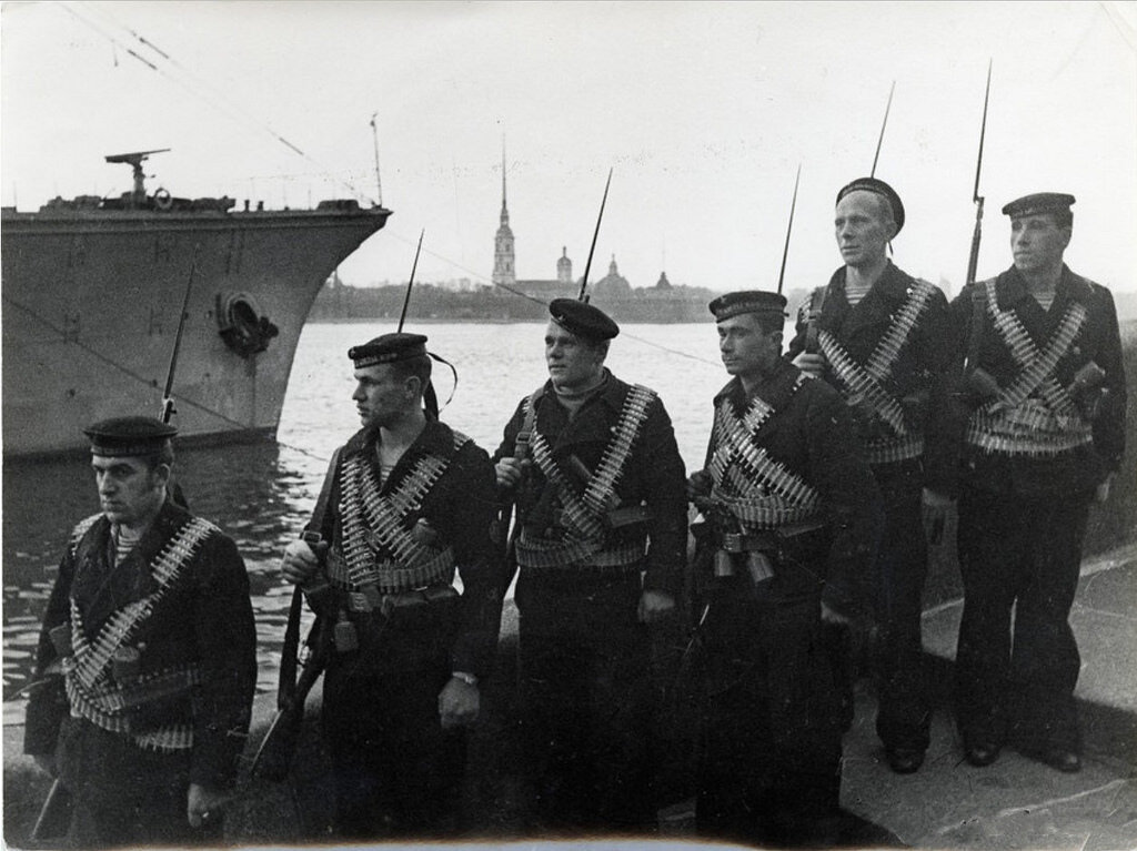 Советские матросы, сколько на них веса?