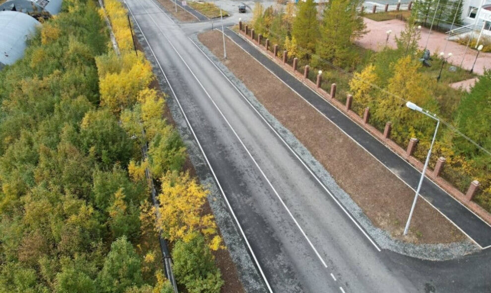    В Лабытнанги отремонтировали проблемную дорогу и построили вдоль нее тротуары