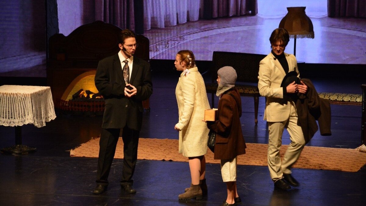     Музыкальный театр «Овация» представит отрывок из мюзикла «Капитаны» во Владивостоке. Его приурочат к открытию выставки работ капитана дальнего плавания Павла Куянцева.