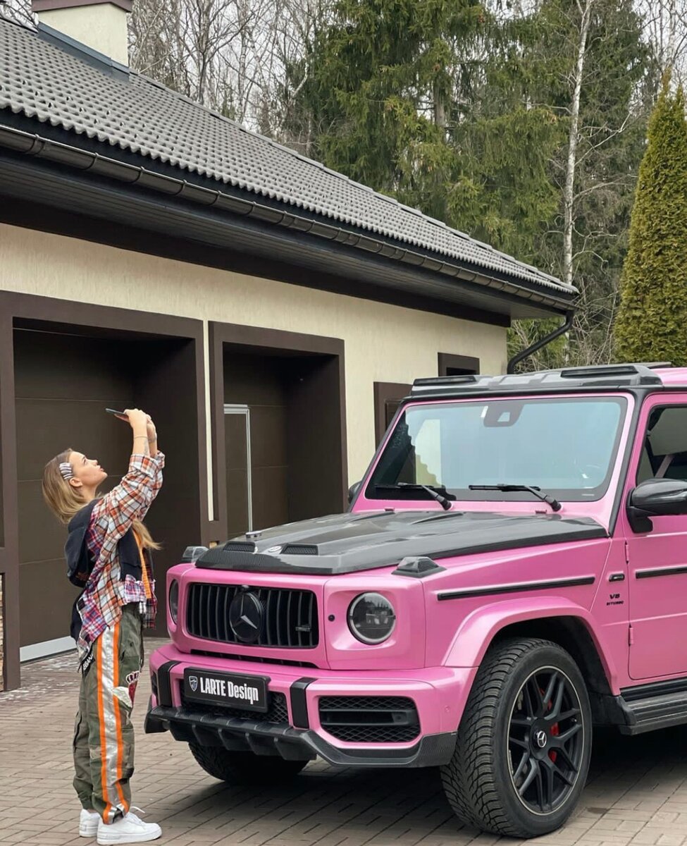 Валим машина. Mercedes g63 AMG розовый. Мерседес Гелендваген 2022. Мерседес Гелендваген розовый. Mercedes-AMG G 63 карнавал.