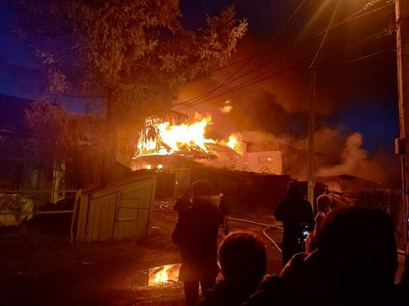    На месте крушения Су-30. Фото: vk.com/onlirk/globallook.com