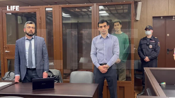 Арест экс-главреда журнала Tatler Ариана Романовского (Кузьмина). Видео © LIFE