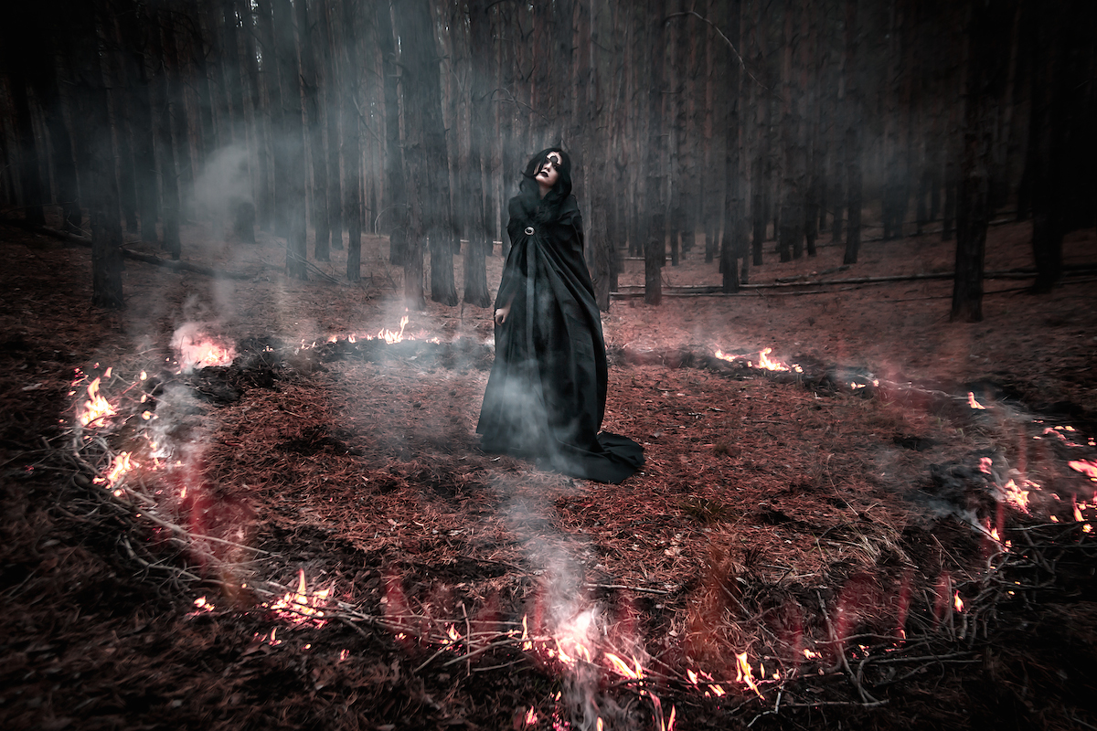 Сильные черные ритуалы. Сатанинская ведьма Occultist. Ковен Викканская магия. Ведьма мистика. Ведьма колдовство.