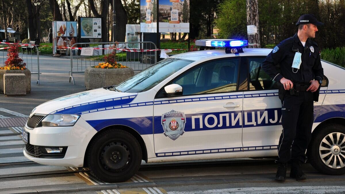    Сотрудники полиции на улицах Белграда во время комендантского часа© РИА Новости / Олег Иванов