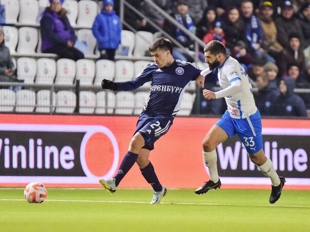 Один из южно-американских легионеров Оренбурга на фото.